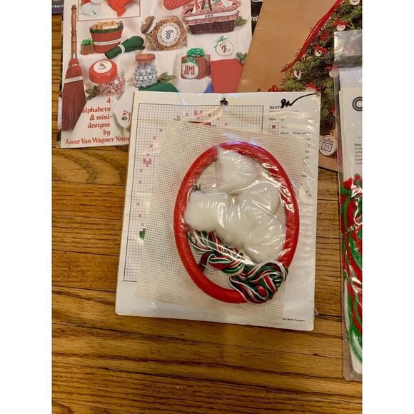 VTG Lot of 19 Count Cross Stitch Pattern Book Kit Christmas Santa Tree Craft 90s - Picture 5 of 13